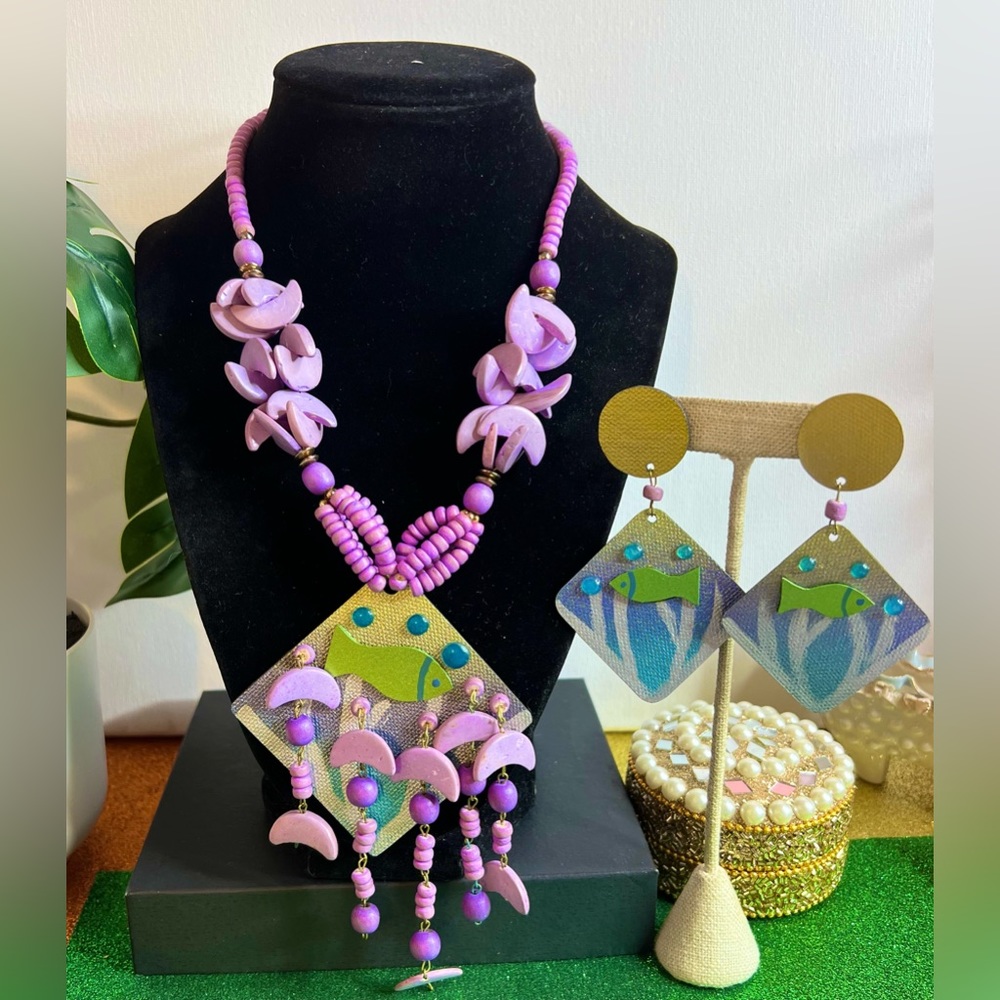 Vintage 80’s Néw Old Stock Pierced Earrings and Matching Necklace